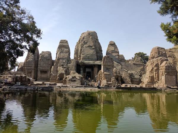 masroor rock temple